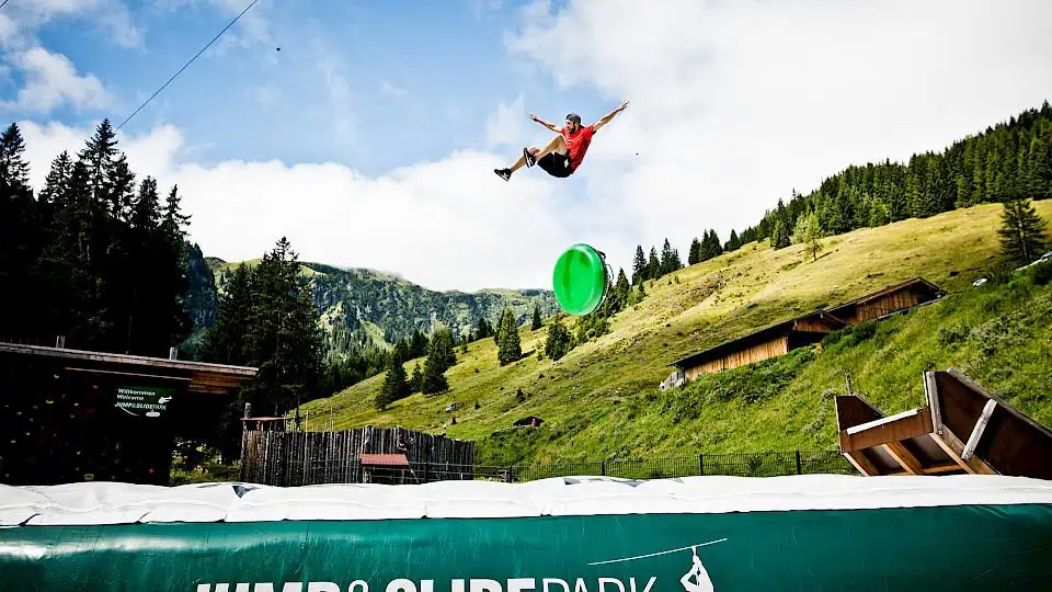 jump-_-slide-park-8345x5291.960x540.jpg