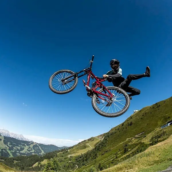 x-line-saalbach.600x600.jpg